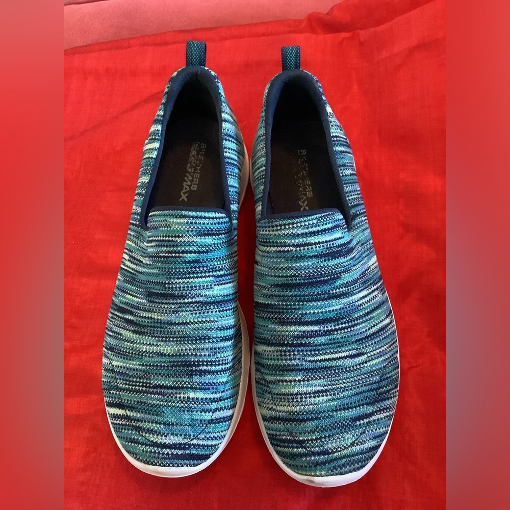 Skechers Woman’s Blue multicolored GoWalk slip on 8